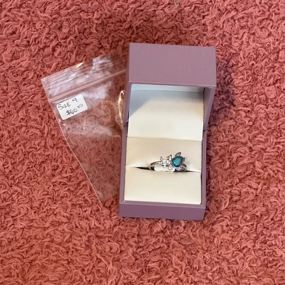 NWT - Elegant Blue Teardrop Turtle Ring